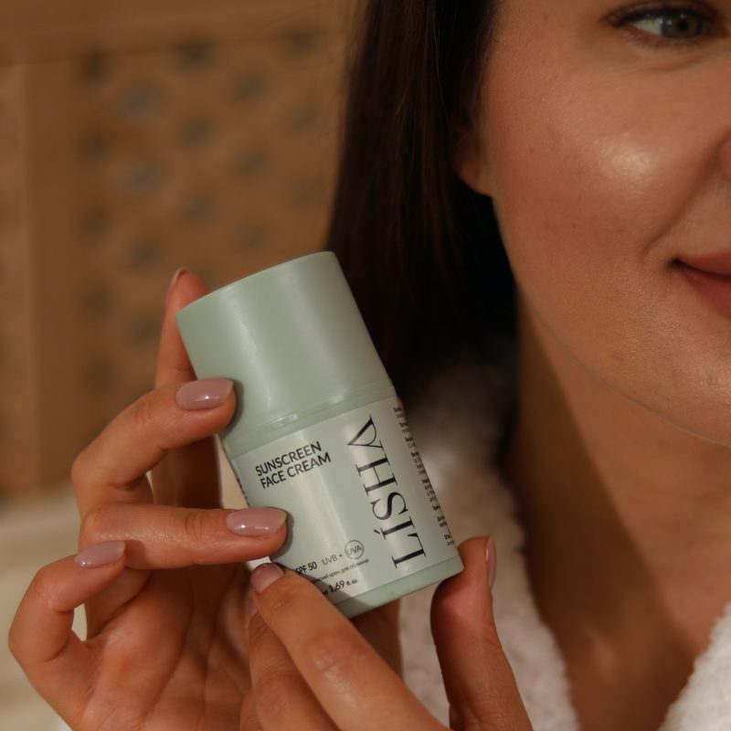 Сонцезахисний крем для обличчя SPF 50 UVA + UVB SUNSCREEN FACE CREAM, 50 мл — Lisha